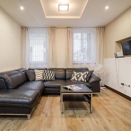 Dolly'S Duplex Home Budapest Esterno foto